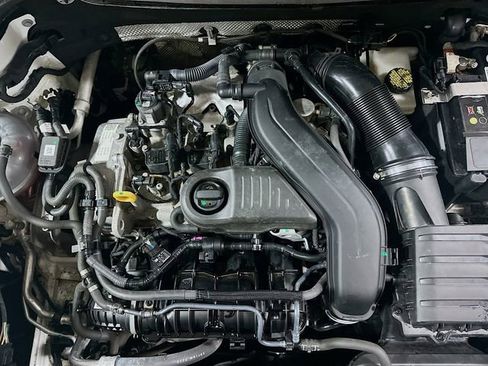 Used 2023 Volkswagen Taos SE image 29