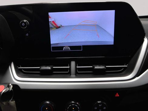 Used 2025 Chevrolet Trax LS FWD image 13