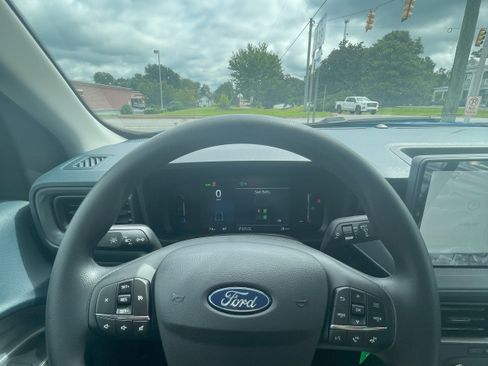 New 2025 Ford Maverick XL image 9