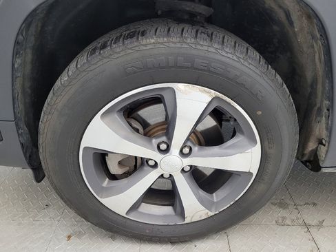 Used 2019 Jeep Cherokee Limited image 31