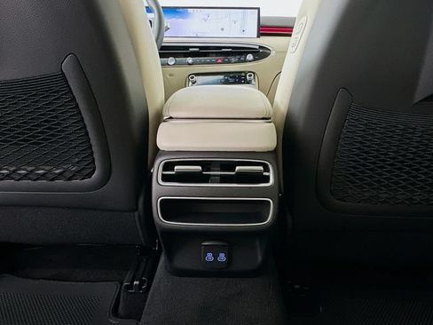New 2026 Genesis GV70 2.5T Advanced AWD/4WD image 18