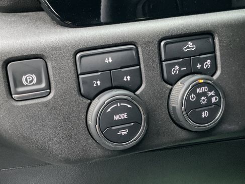 Used 2025 Chevrolet Silverado 3500 LT w/ Convenience Package image 29