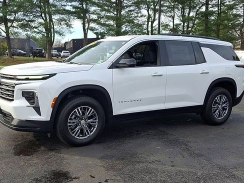 New 2026 Chevrolet Traverse LT w/ LPO, Floor Liner Package image 7