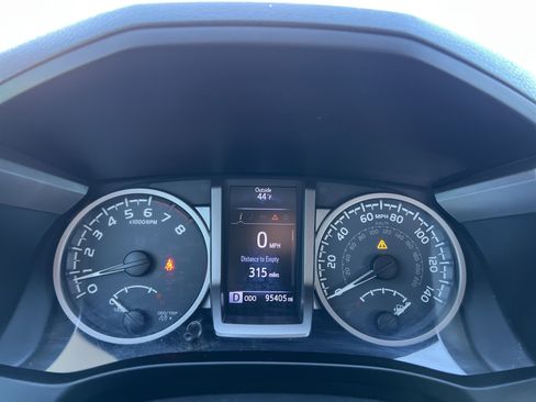 Used 2019 Toyota Tacoma SR5 image 3