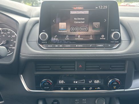 Used 2026 Nissan Rogue SV FWD image 31
