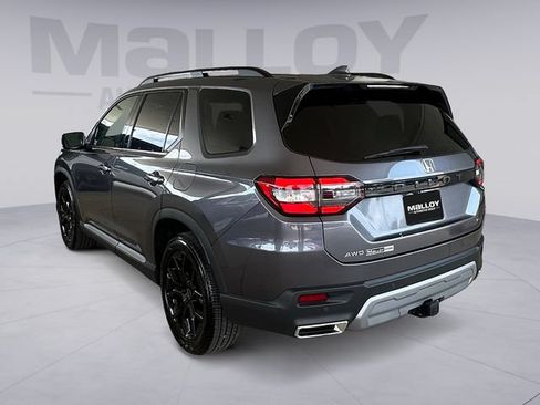 Used 2025 Honda Pilot Touring image 3