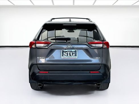 Used 2022 Toyota RAV4 XLE Premium FWD image 5