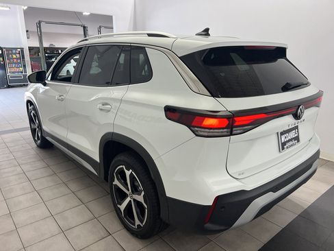 New 2025 Volkswagen Tiguan SE image 6