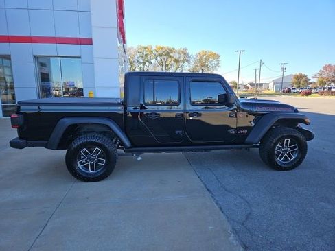 Used 2024 Jeep Gladiator Mojave w/ Convenience Group image 9