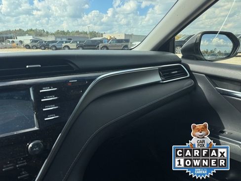 Used 2018 Toyota Camry SE w/ Moonroof Package image 32