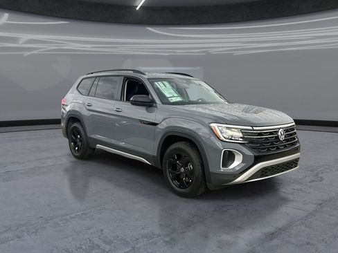 New 2026 Volkswagen Atlas Peak Edition AWD/4WD image 2