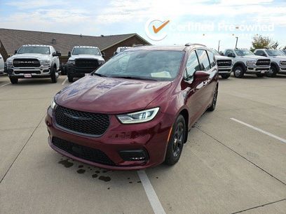 Used 2021 Chrysler Pacifica Limited w/ S Appearance Package
