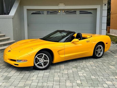 Used 2004 Chevrolet Corvette Convertible w/ Preferred Equipment Group RWD image 5