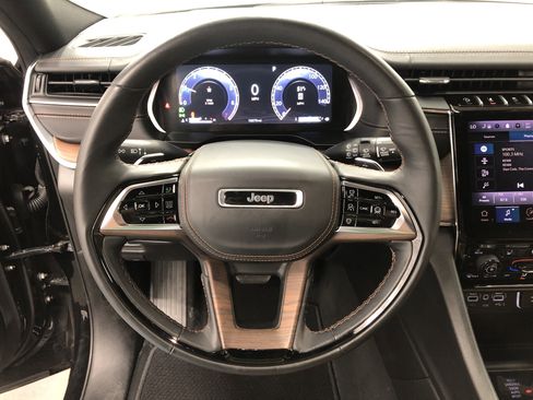 Used 2025 Jeep Grand Cherokee L Summit image 24