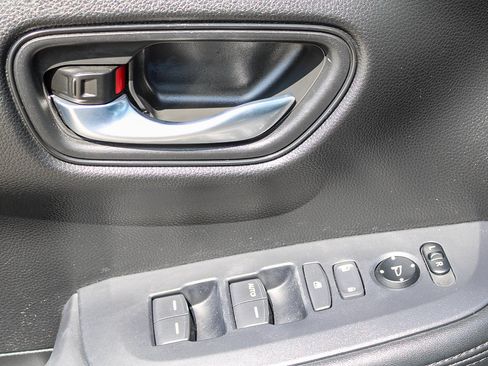 Used 2025 Honda HR-V LX image 22