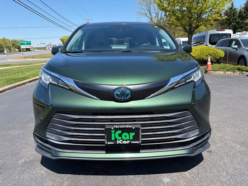 Used 2021 Toyota Sienna LE FWD image 3