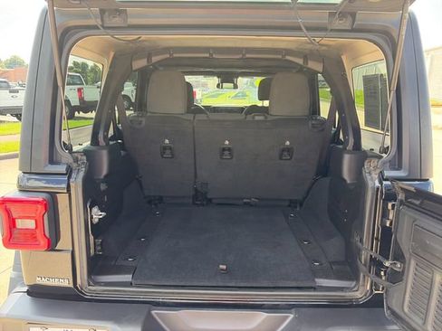Used 2024 Jeep Wrangler Unlimited Rubicon AWD/4WD image 27
