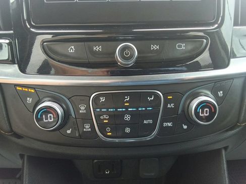 Used 2019 Chevrolet Traverse Premier w/ Driver Confidence II Package FWD image 27