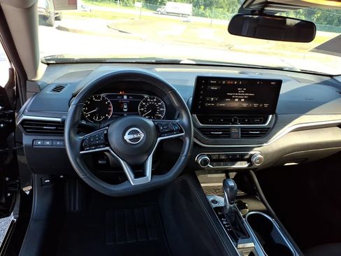 Used 2024 Nissan Altima 2.5 SV w/ SV Premium Package FWD image 7