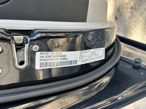 Certified 2023 Chrysler Pacifica Touring-L FWD image 48