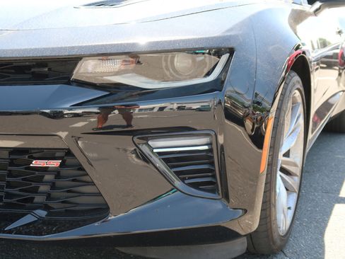 Used 2017 Chevrolet Camaro SS RWD image 6
