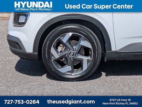 Certified 2023 Hyundai Venue SEL FWD image 10
