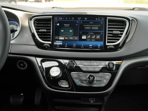 Used 2026 Chrysler Pacifica Select FWD image 29