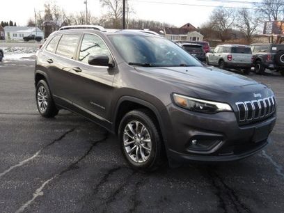Used 2019 Jeep Cherokee Latitude Plus w/ Comfort/Convenience Group
