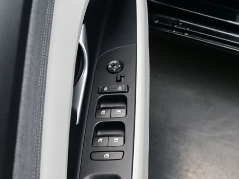 Used 2023 Hyundai Elantra Limited image 10