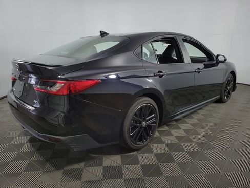 Used 2025 Toyota Camry SE image 8