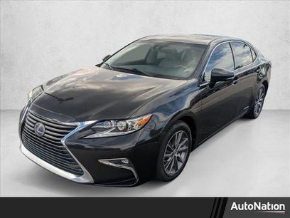 Used 2017 Lexus ES 300h w/ Navigation System Package