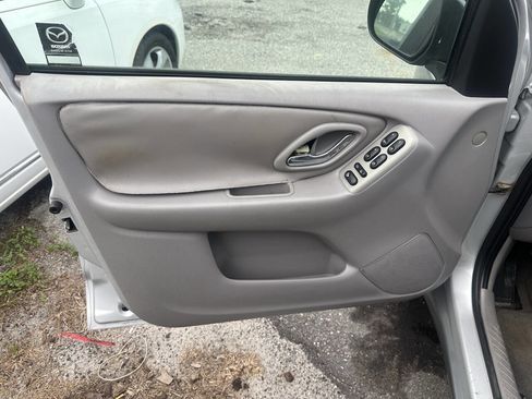 Used 2001 MAZDA Tribute ES image 18