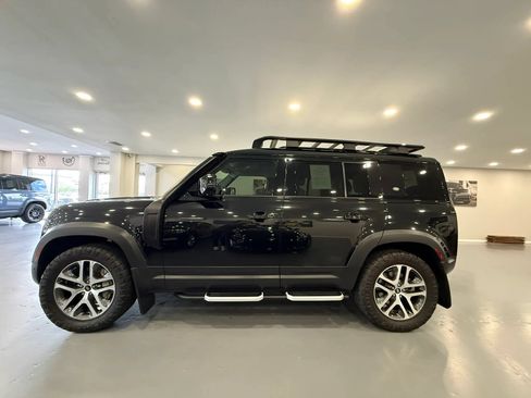 Used 2023 Land Rover Defender 110 SE AWD/4WD image 4