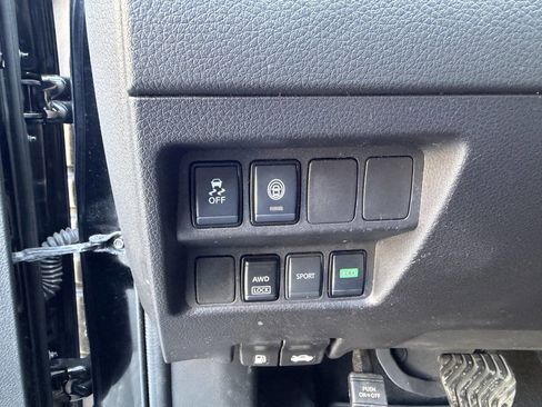 Used 2020 Nissan Rogue Sport S image 28