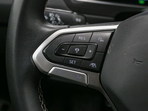 Certified 2022 Volkswagen Tiguan SE w/ Panoramic Sunroof Package image 39