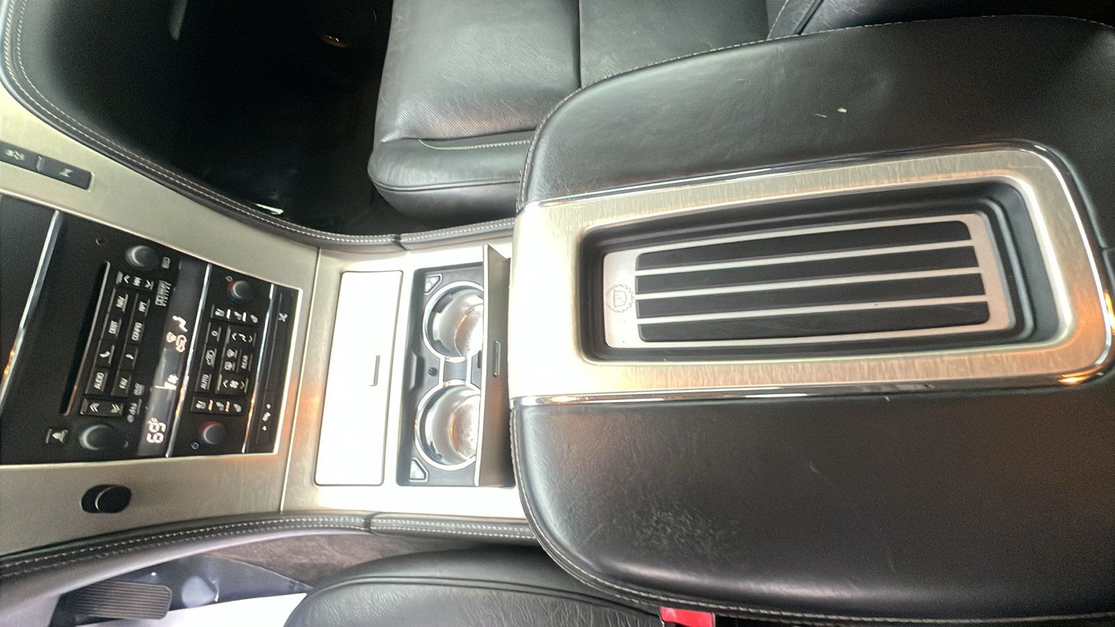Used 2012 Cadillac Escalade Platinum AWD/4WD image 12