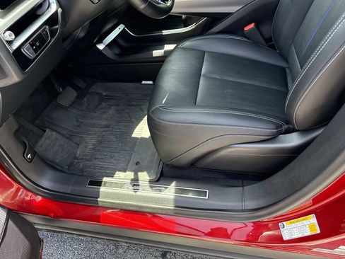 Used 2025 Cadillac Lyriq Luxury w/ LPO, Floor Liner Package AWD/4WD image 22