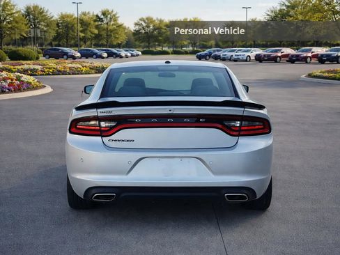 Used 2019 Dodge Charger SXT w/ Blacktop Package image 4