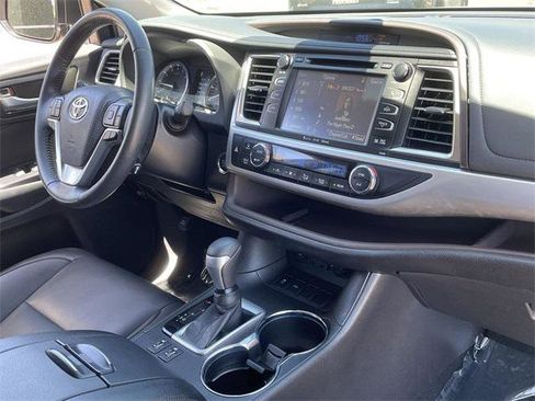 Certified 2019 Toyota Highlander XLE FWD image 13