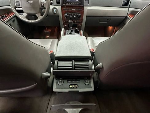Used 2005 Jeep Grand Cherokee Limited image 29