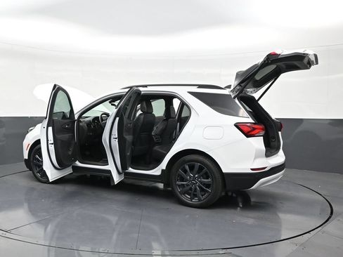 Used 2024 Chevrolet Equinox RS FWD image 30