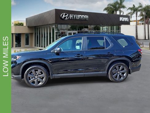 Used 2025 Honda Pilot Sport image 6