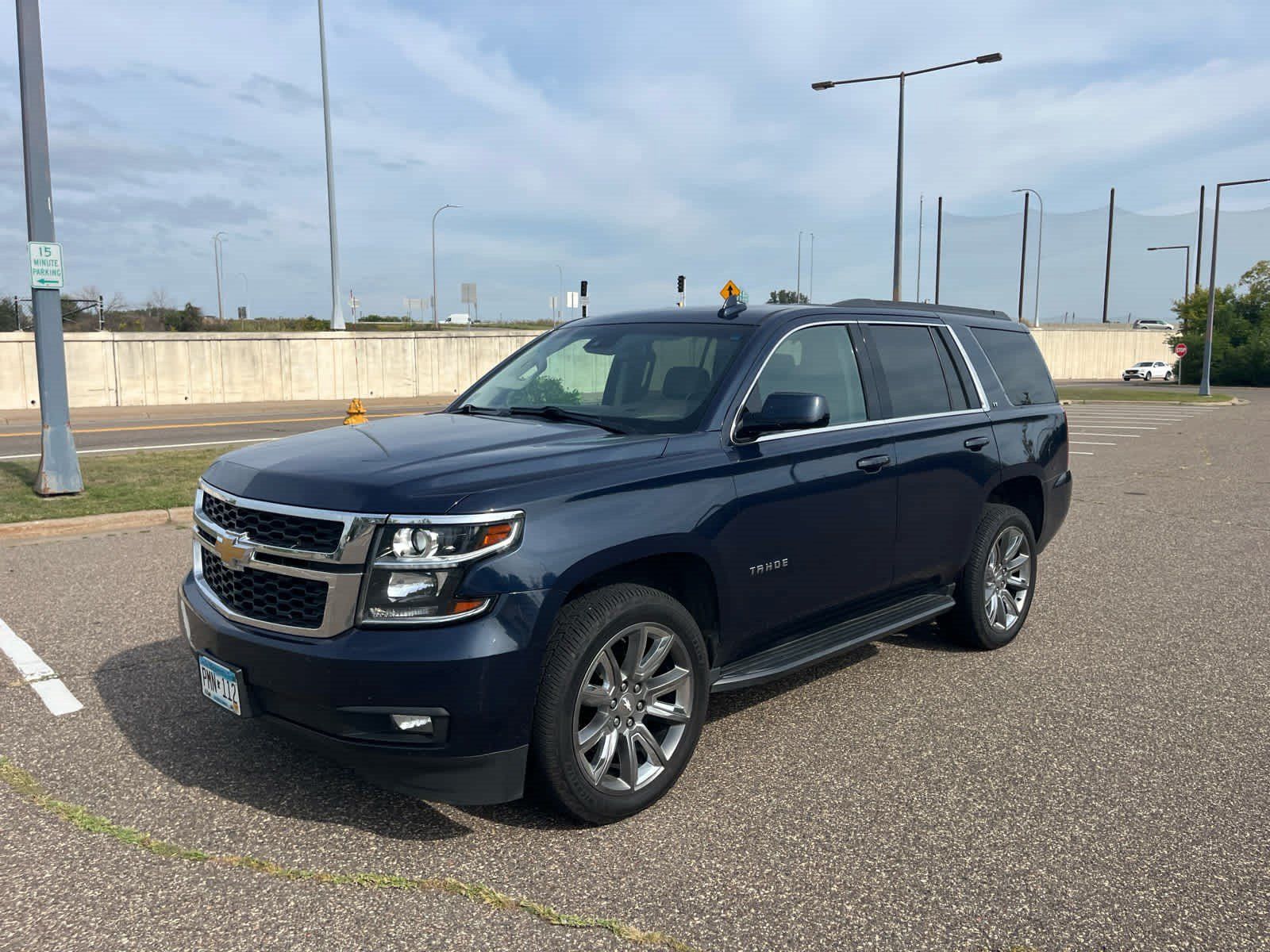 Used 2019 Chevrolet Tahoe LT w/ Luxury Package AWD/4WD image 3