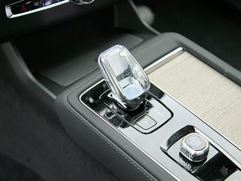 New 2026 Volvo XC90 B6 Plus w/ Protection Package Premier image 17