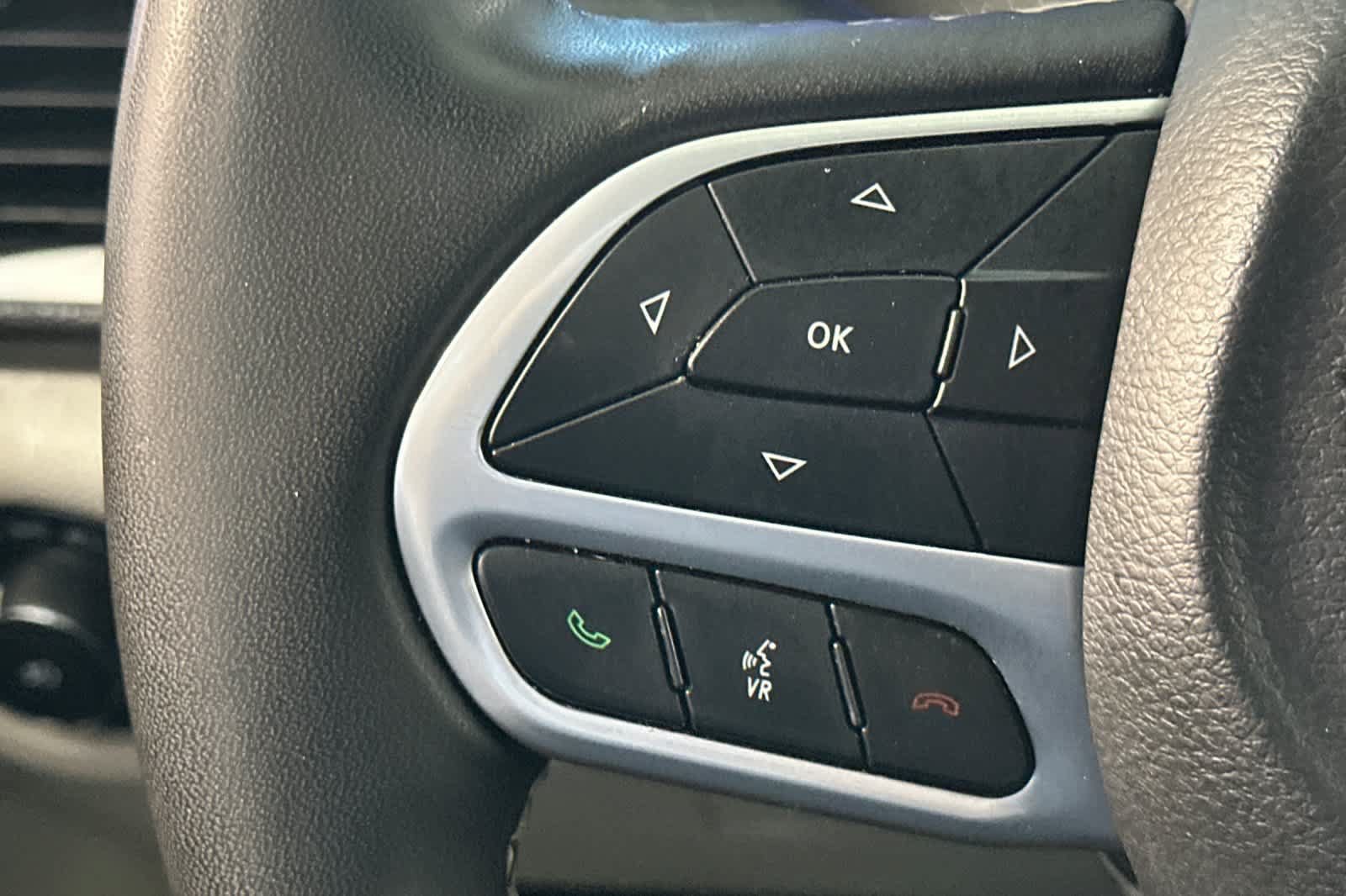 Used 2024 Chrysler Pacifica Limited FWD image 45