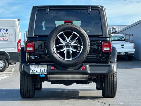 Used 2024 Jeep Wrangler Unlimited image 6