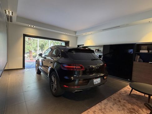Used 2018 Porsche Macan AWD/4WD image 6