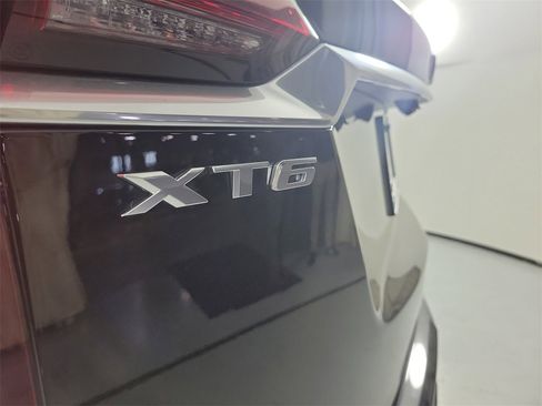 Certified 2024 Cadillac XT6 Luxury w/ LPO, Floor Liner Package image 6