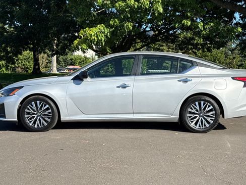 Used 2025 Nissan Altima 2.5 SV FWD image 5