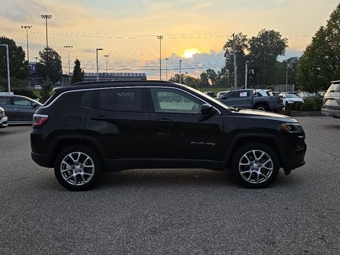 Used 2023 Jeep Compass Latitude AWD/4WD image 9